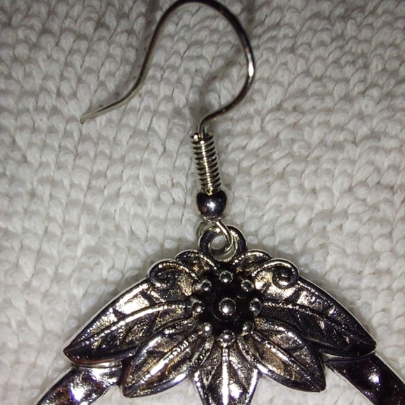 CHICO'S 2' INCH LARGE HOOPS W/ HAMMER FINISH STORE SAMPLE NWOT - Picture 2 of 6